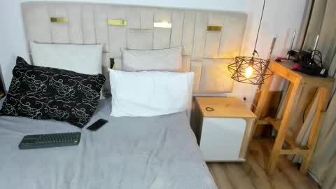 Snapshot of debora_heels_ chatting on February 17, 2026, 11:29 am debora_heels_ online show from February 17, 2026, 11:29 am