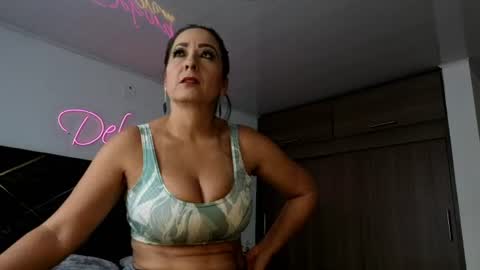 Snapshot of deboramom chatting on June 20, 2026, 4:10 pm DeboraMom online show from June 20, 2026, 4:10 pm