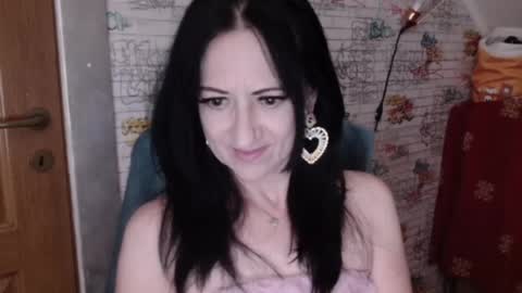 Snapshot of debramilf chatting on July 12, 2026, 1:40 am DebraMilf online show from July 12, 2026, 1:40 am