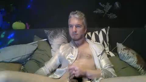 Snapshot of deebo1987 chatting on December 26, 2024, 11:57 pm Deen online show from December 26, 2024, 11:57 pm