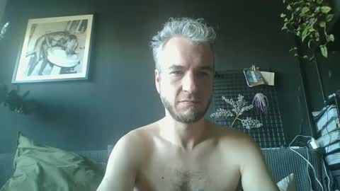 Snapshot of deebo1987 chatting on December 28, 2024, 12:45 pm Deen online show from December 28, 2024, 12:45 pm