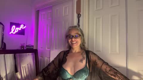 Snapshot of degeneratesaint chatting on September 23, 2025, 2:36 am Tori online show from September 23, 2025, 2:36 am