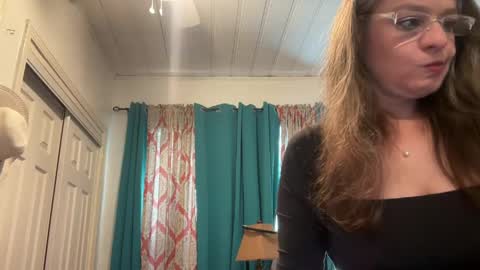 Tori online show from May 6, 2026, 3:17 pm