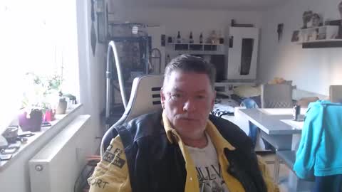 deinprinz2312 online show from February 19, 2025, 7:28 am