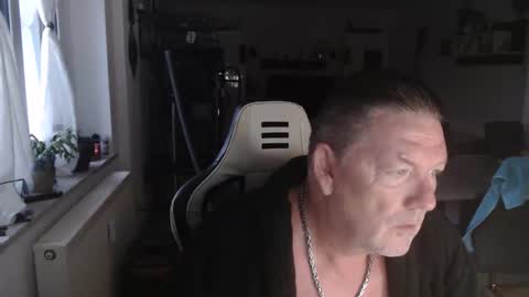 deinprinz2312 online show from September 21, 2025, 4:47 am