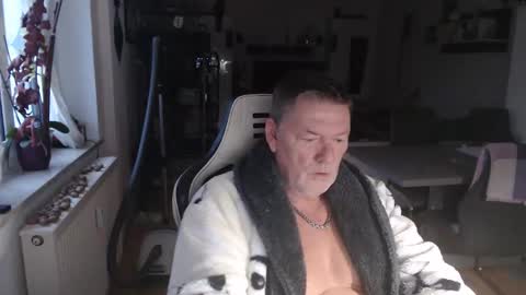 deinprinz2312 online show from October 16, 2025, 5:41 am