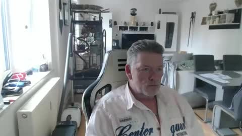 deinprinz2312 online show from April 14, 2026, 11:38 am