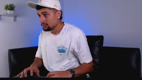  DEIVY  online show from April 15, 2026, 11:49 pm