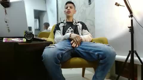 delglo online show from October 5, 2025, 3:27 am