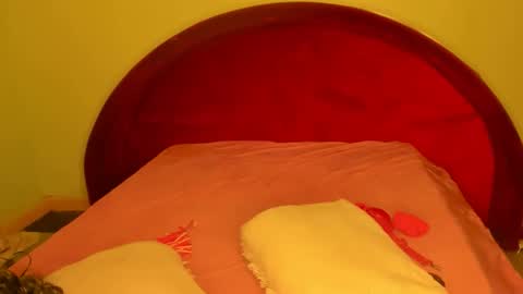 deli_la online show from October 25, 2025, 10:34 am