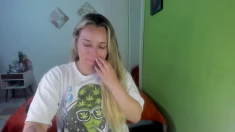 Snapshot of delilah_888 chatting on December 4, 2025, 6:44 am Delalih online show from December 4, 2025, 6:44 am