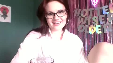 dellacrush_ online show from February 10, 2025, 4:14 pm