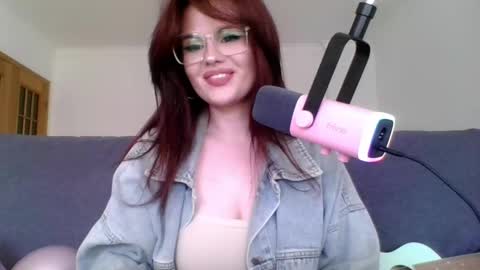 dellacrush_ online show from March 6, 2025, 2:40 pm