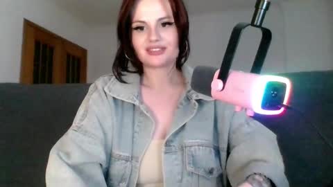 dellacrush_ online show from March 6, 2025, 8:48 pm