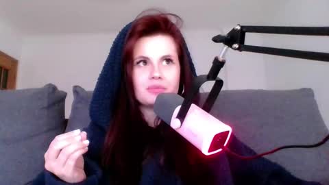 dellacrush_ online show from March 7, 2025, 6:00 pm