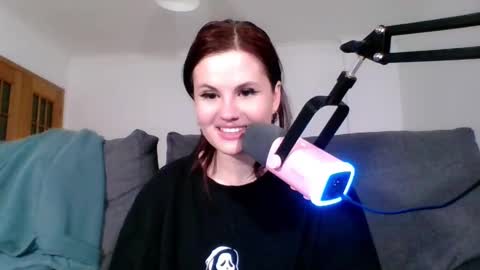 dellacrush_ online show from March 10, 2025, 9:29 pm