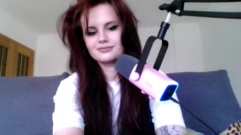 dellacrush_ online show from March 11, 2025, 2:51 pm