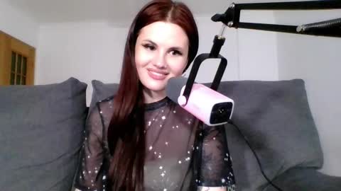 dellacrush_ online show from March 12, 2025, 9:03 pm