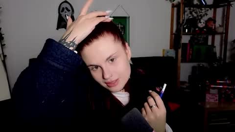 dellacrush_ online show from November 26, 2025, 5:58 pm