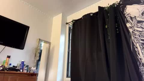 Snapshot of deluxxxeblu chatting on January 29, 2025, 7:11 pm TankinBody online show from January 29, 2025, 7:11 pm