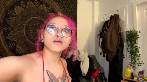 Snapshot of deluxxxeblu chatting on February 28, 2025, 12:21 am TankinBody online show from February 28, 2025, 12:21 am