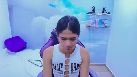 DEMI online show from November 25, 2025, 11:43 am