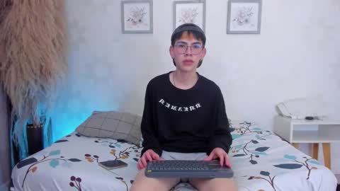 Snapshot of demian_hush chatting on February 7, 2026, 7:17 pm demian_hush online show from February 7, 2026, 7:17 pm