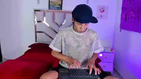 Snapshot of demian_salvatoire chatting on August 7, 2026, 9:28 pm Demian and Salvatoire online show from August 7, 2026, 9:28 pm