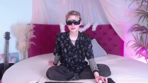 demianenglen online show from September 21, 2025, 9:49 pm