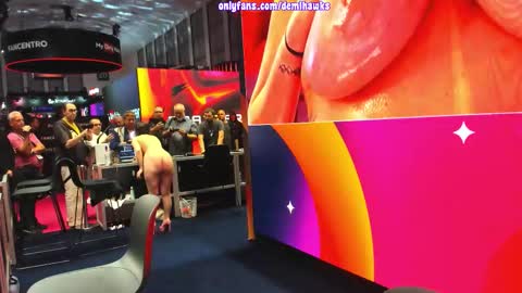 Demi online show from September 26, 2025, 1:04 pm