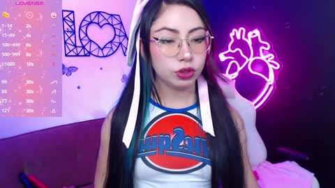 Snapshot of demyanderson_ chatting on January 7, 2025, 9:35 pm Demy online show from January 7, 2025, 9:35 pm