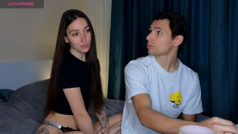 den_kikki online show from April 20, 2026, 5:43 am