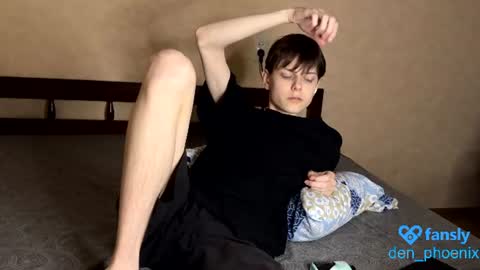 Snapshot of den_phoenix_ chatting on June 18, 2026, 11:20 pm Den Shorty online show from June 18, 2026, 11:20 pm