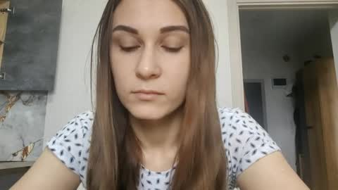 Mia online show from April 18, 2026, 7:12 am