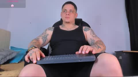 dennis munera online show from October 10, 2025, 9:52 am