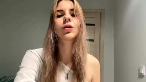 Denni online show from September 20, 2025, 5:03 pm