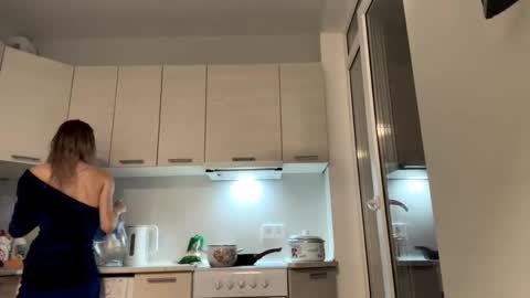 Denni online show from September 26, 2025, 4:44 pm