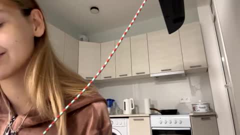 Denni online show from October 25, 2025, 4:46 pm