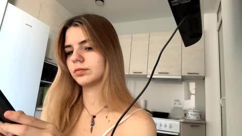 Denni online show from November 1, 2025, 12:40 pm