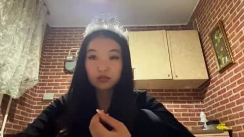 Emma online show from November 18, 2025, 2:54 pm