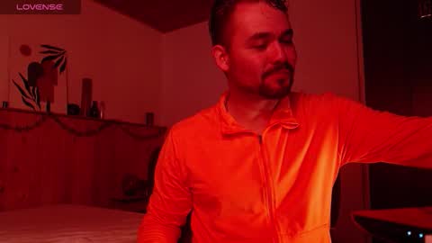 Snapshot of dereck_mills3 chatting on February 4, 2026, 2:17 am Dereck Mills3 online show from February 4, 2026, 2:17 am