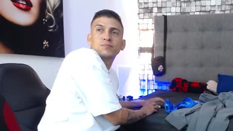 Snapshot of dereck_smithh chatting on July 22, 2026, 2:36 am Dereck online show from July 22, 2026, 2:36 am