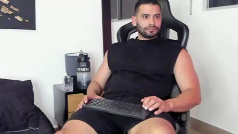 Dereck Vega online show from December 5, 2024, 1:36 am