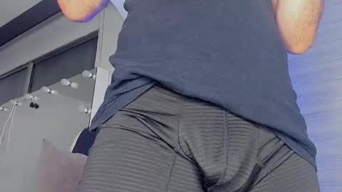 Snapshot of dereckhardd chatting on March 3, 2026, 1:23 am dereckhardd online show from March 3, 2026, 1:23 am