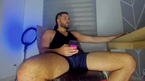 Snapshot of dereckhardd chatting on March 29, 2026, 12:32 am dereckhardd online show from March 29, 2026, 12:32 am