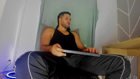 Snapshot of dereckhardd chatting on April 5, 2026, 9:01 pm dereckhardd online show from April 5, 2026, 9:01 pm