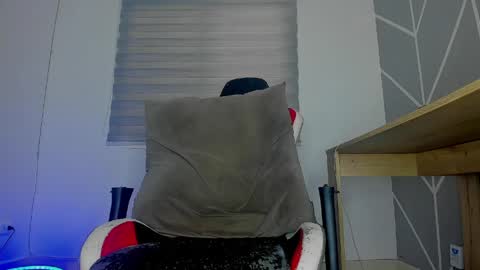 Snapshot of dereckhardd chatting on April 7, 2026, 10:31 pm dereckhardd online show from April 7, 2026, 10:31 pm