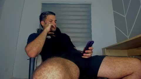 Snapshot of dereckhardd chatting on April 11, 2026, 7:45 am dereckhardd online show from April 11, 2026, 7:45 am