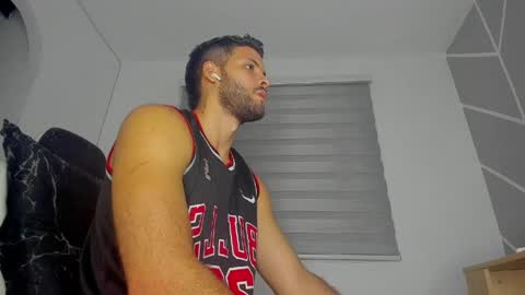 Snapshot of dereckhardd chatting on April 12, 2026, 1:21 am dereckhardd online show from April 12, 2026, 1:21 am