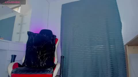 Snapshot of dereckhardd chatting on April 15, 2026, 2:24 pm dereckhardd online show from April 15, 2026, 2:24 pm